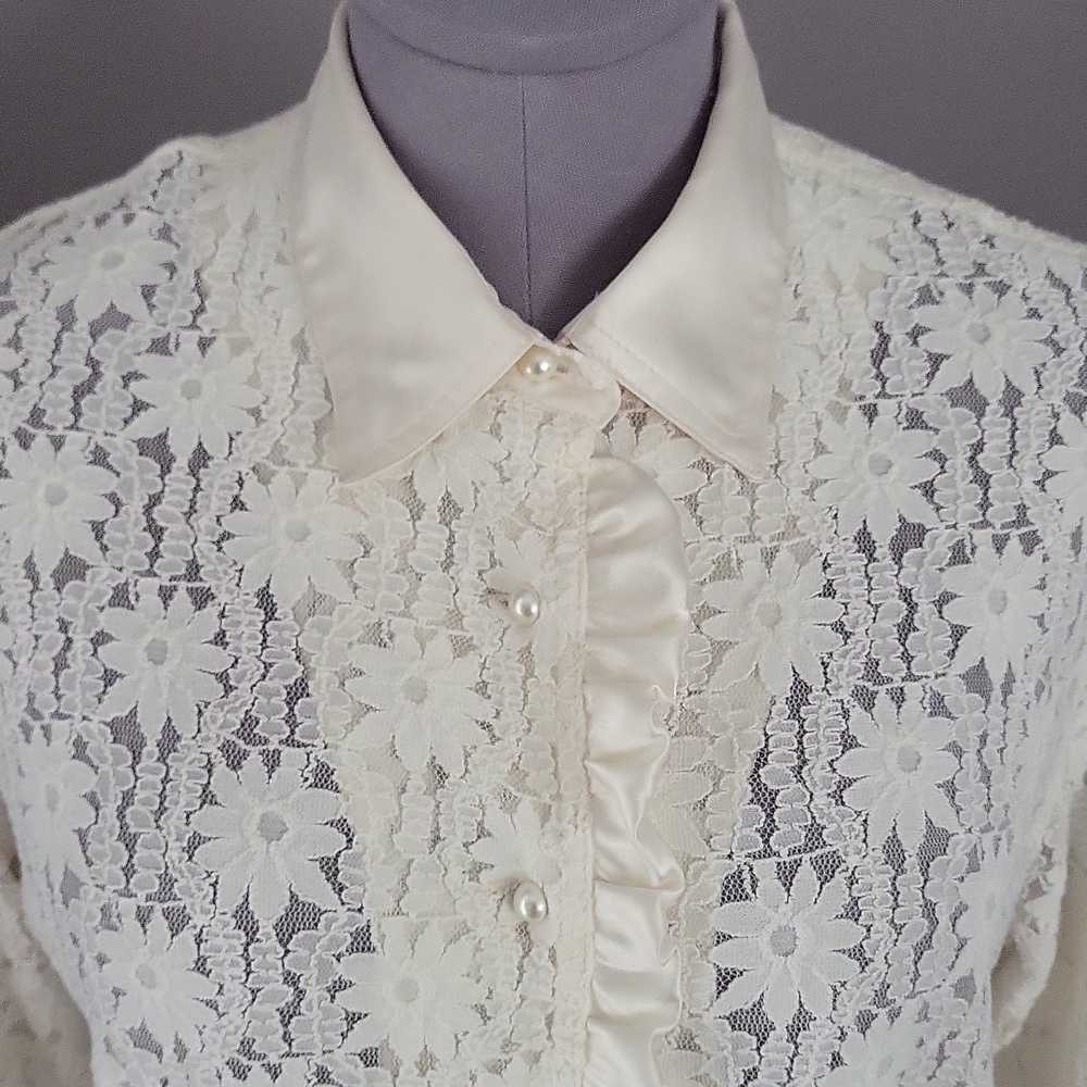 Vintage TuEllys Ivory Lace Shirt With Satin Collar And Ruffles. - Picture 2 of 11